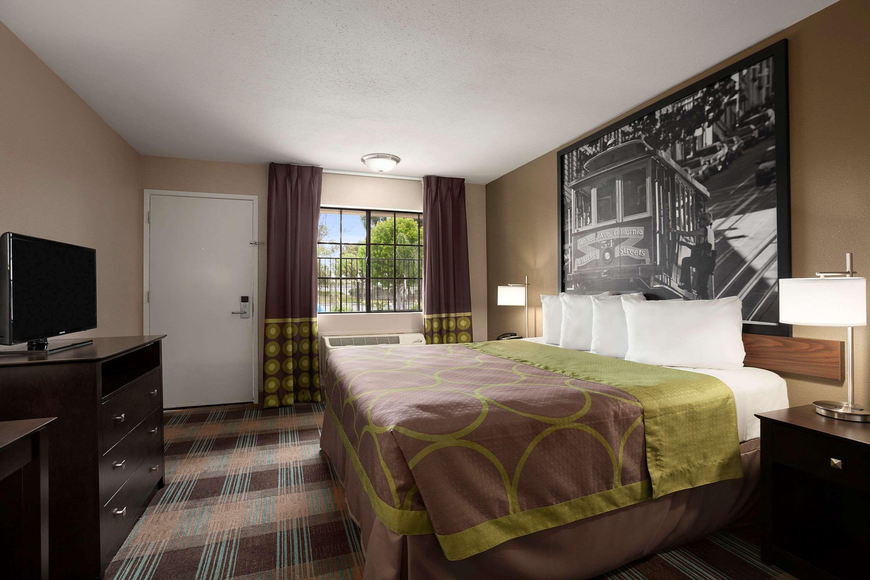 Super 8 By Wyndham Salinas Motel Luaran gambar