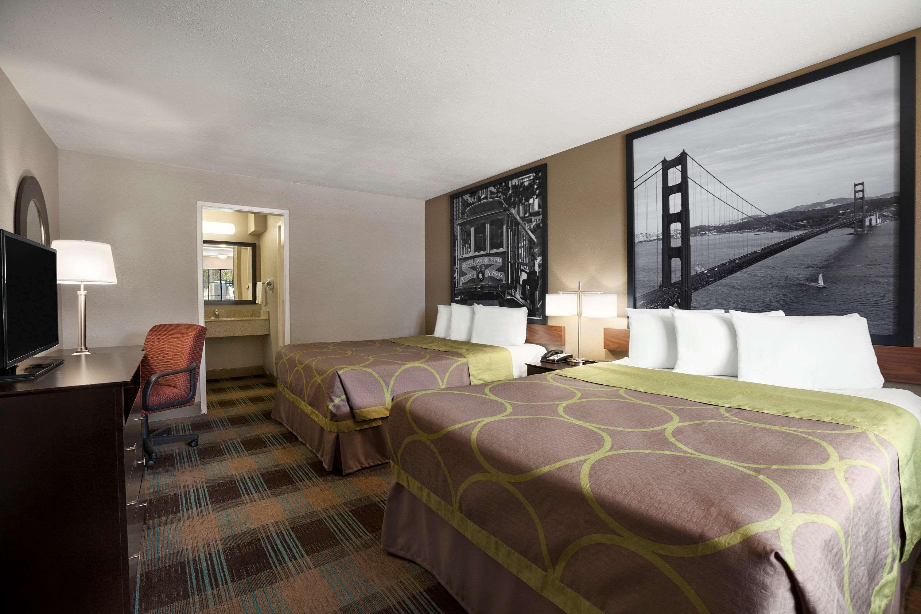 Super 8 By Wyndham Salinas Motel Luaran gambar