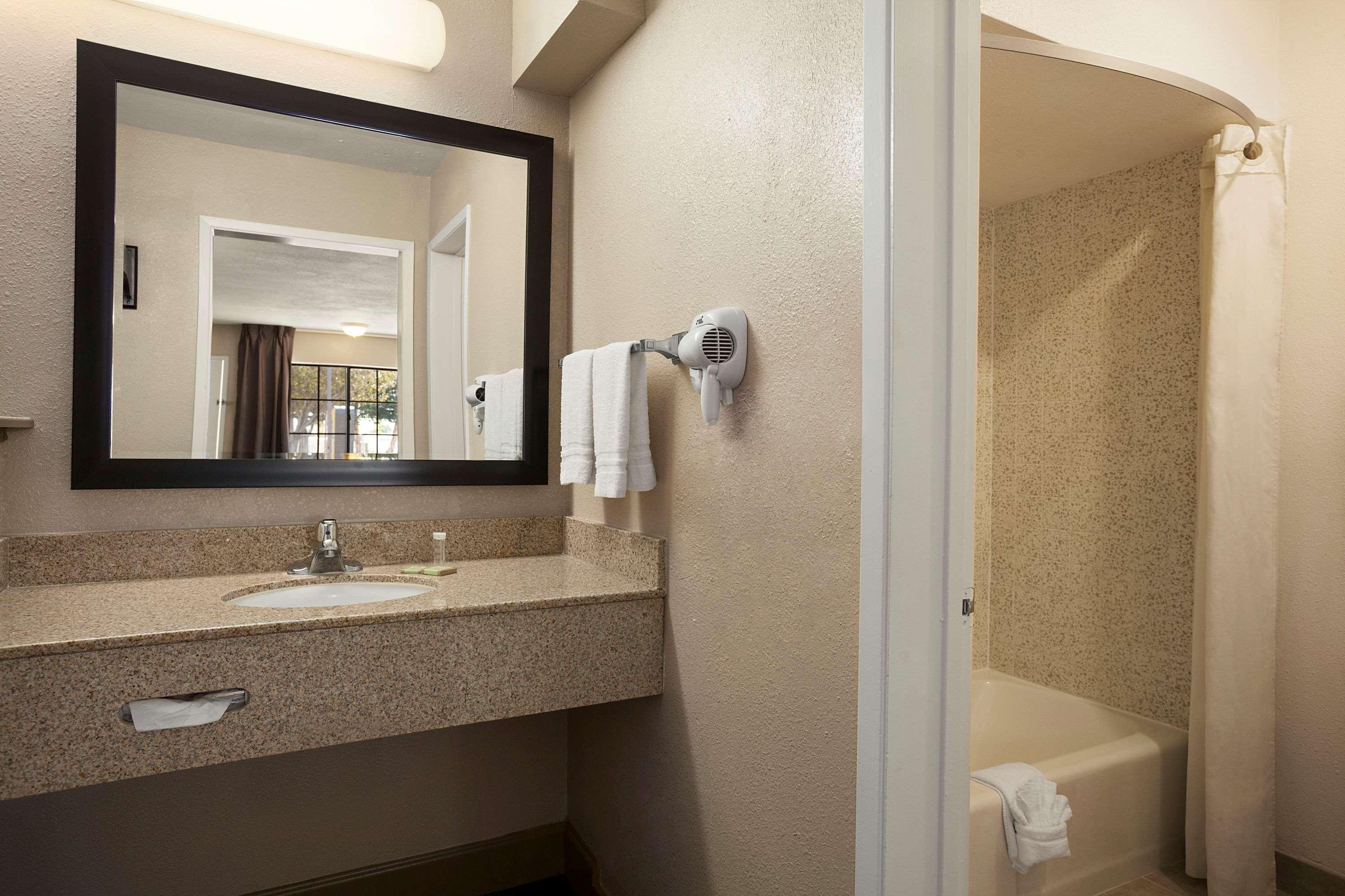 Super 8 By Wyndham Salinas Motel Luaran gambar