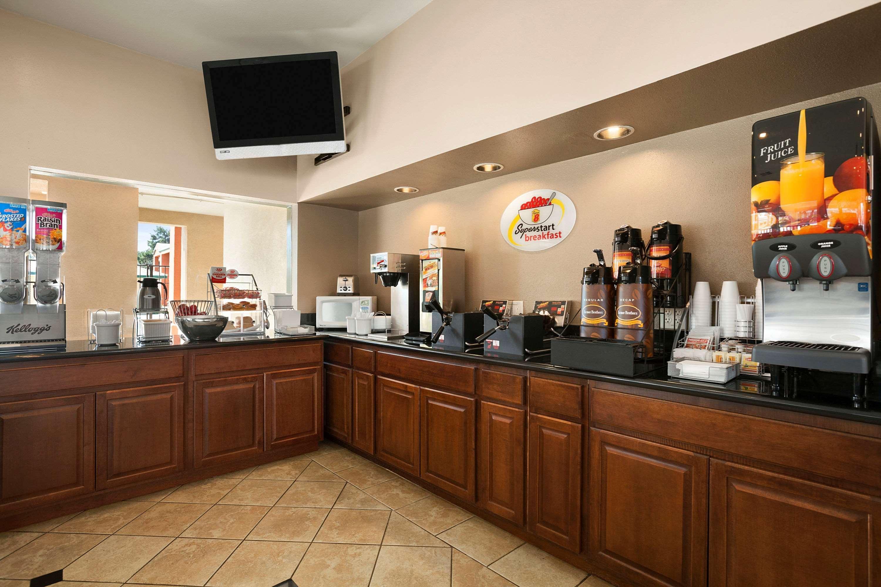 Super 8 By Wyndham Salinas Motel Luaran gambar