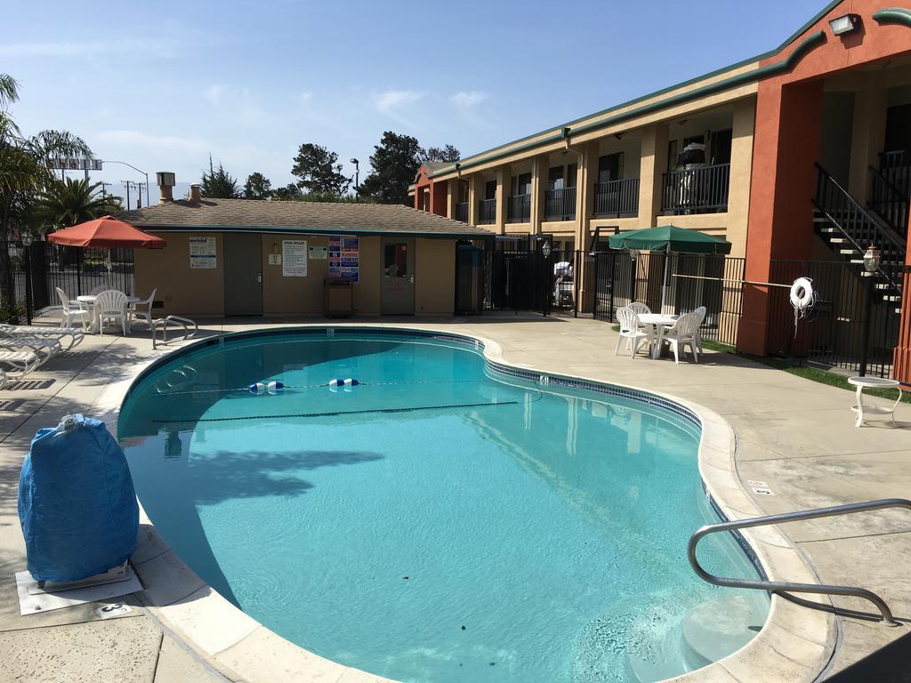 Super 8 By Wyndham Salinas Motel Luaran gambar