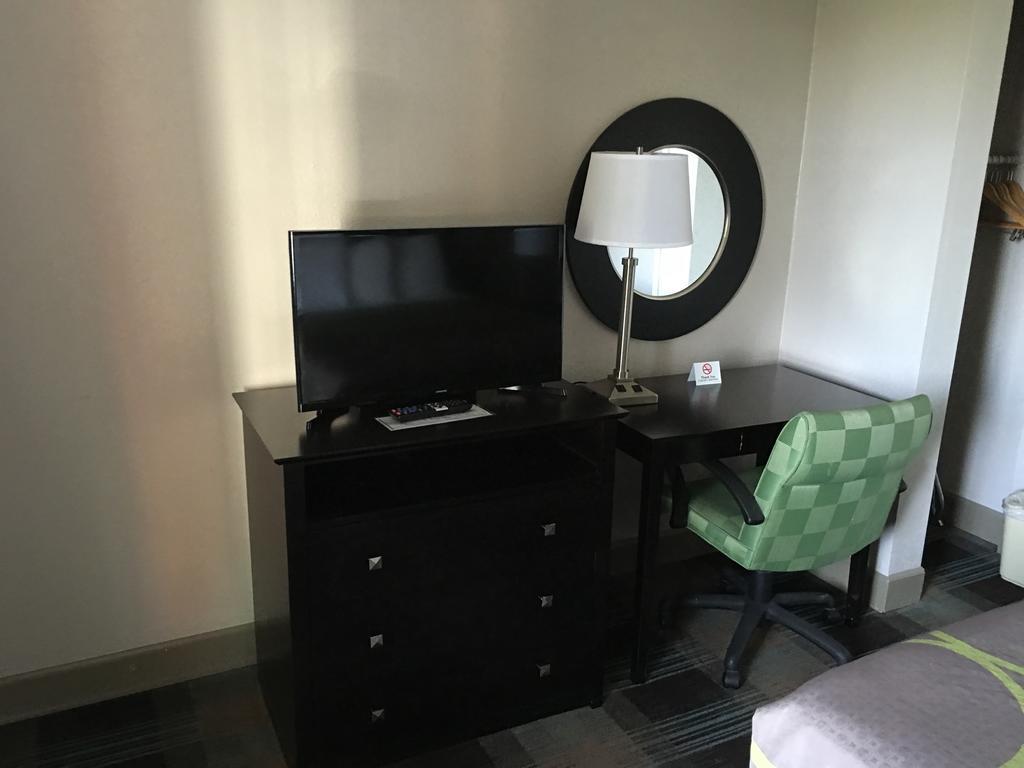 Super 8 By Wyndham Salinas Motel Luaran gambar