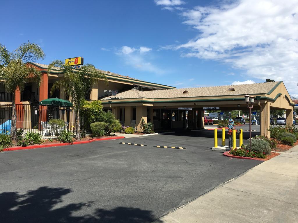 Super 8 By Wyndham Salinas Motel Luaran gambar