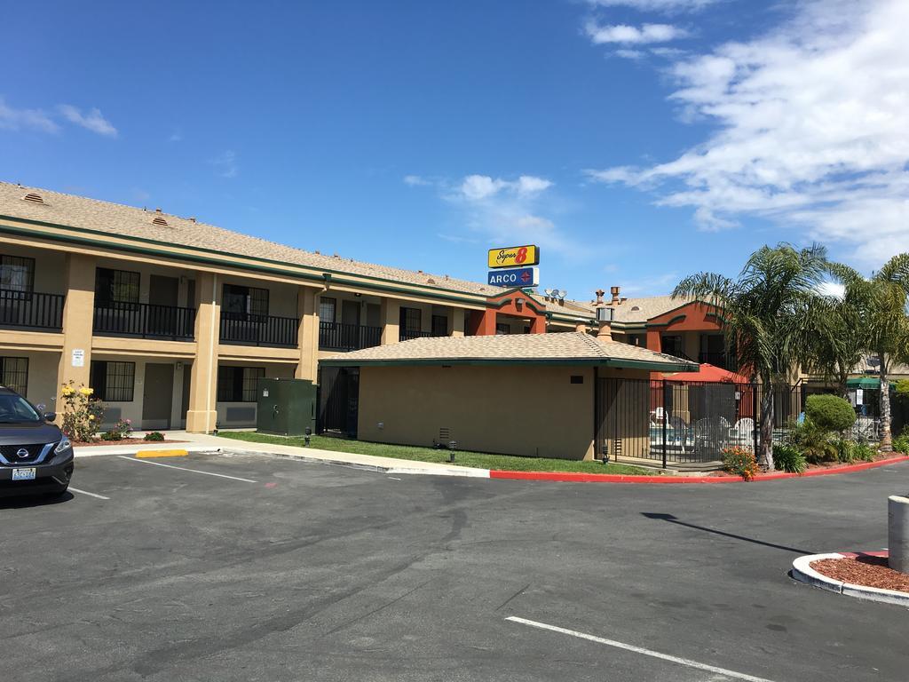 Super 8 By Wyndham Salinas Motel Luaran gambar