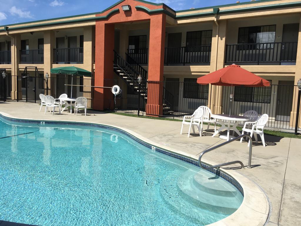 Super 8 By Wyndham Salinas Motel Luaran gambar