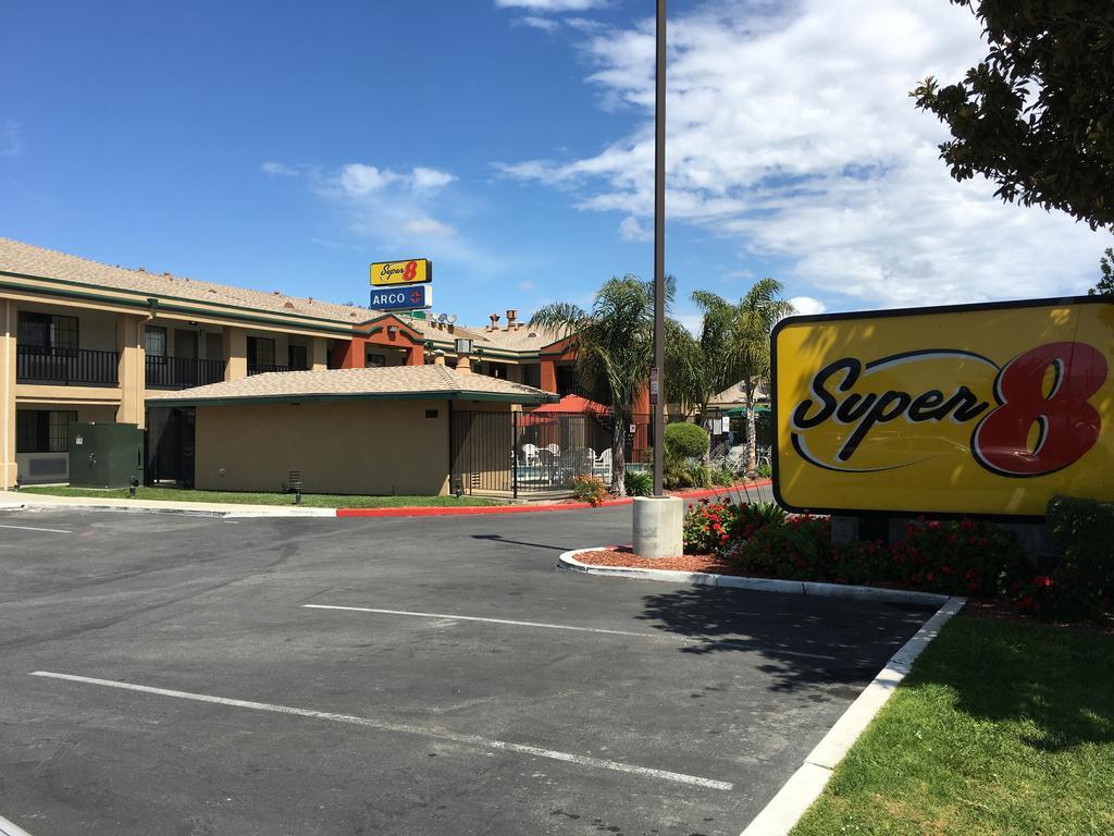 Super 8 By Wyndham Salinas Motel Luaran gambar