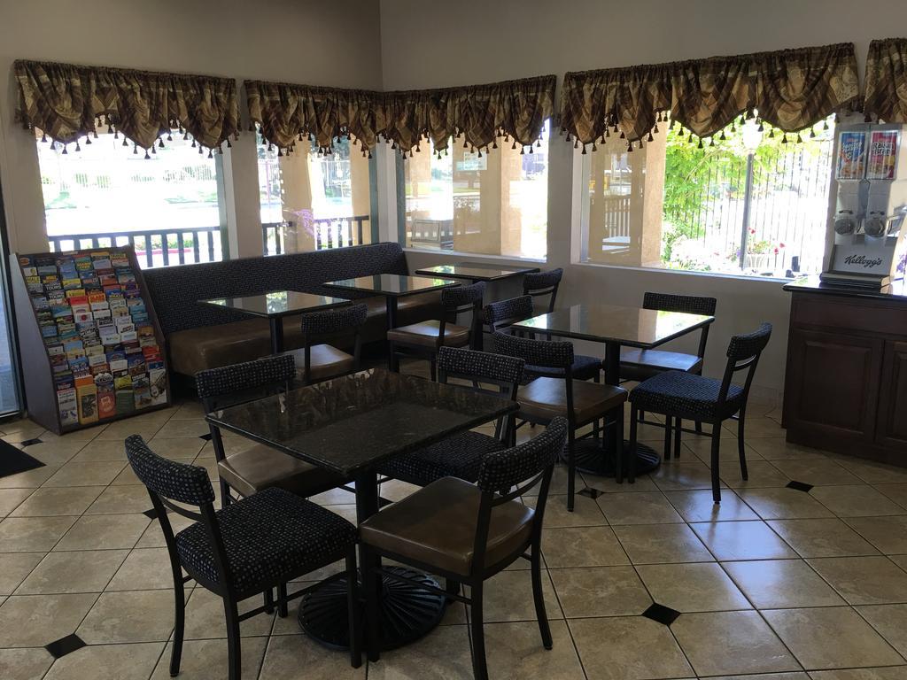Super 8 By Wyndham Salinas Motel Luaran gambar