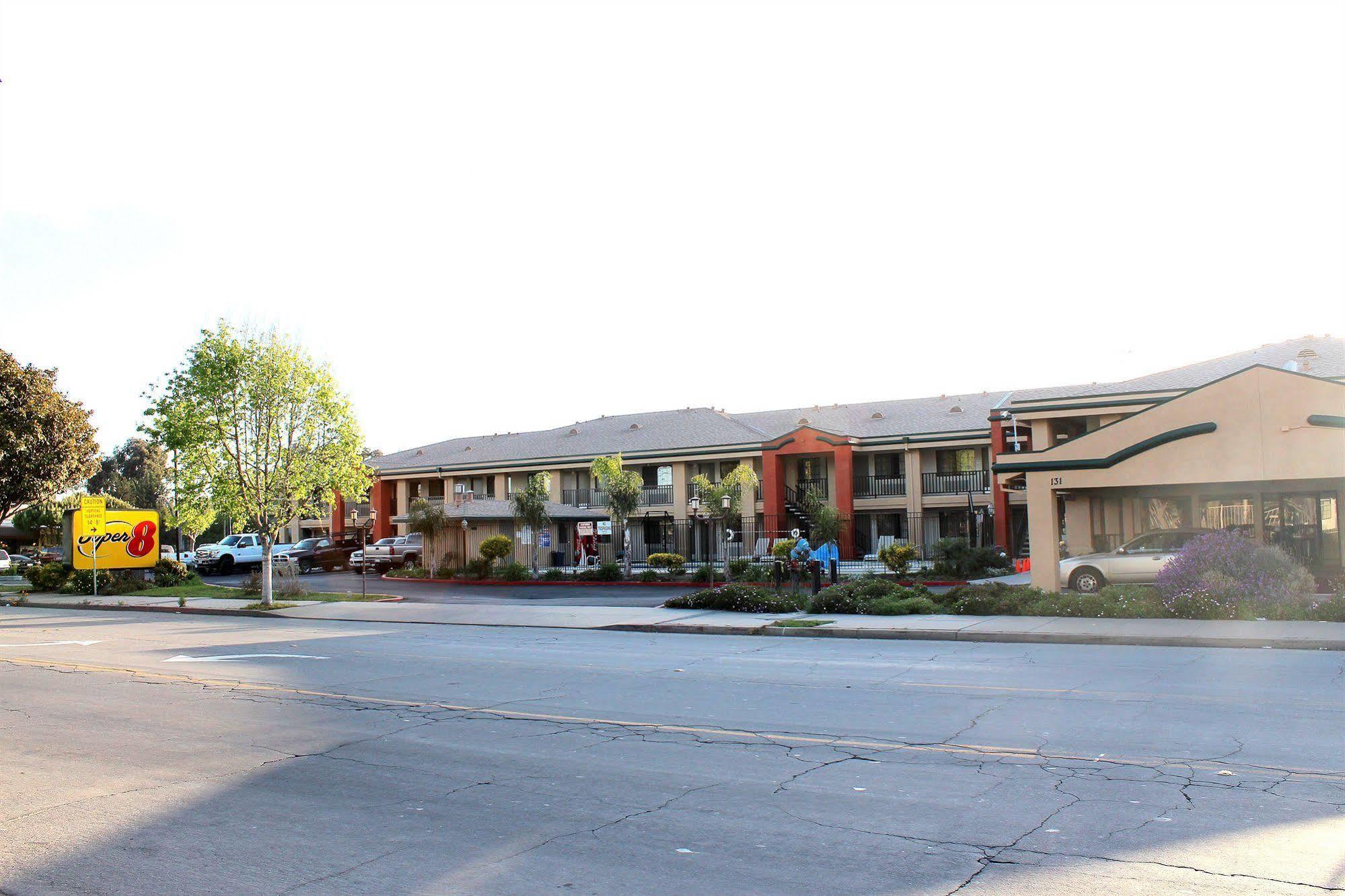 Super 8 By Wyndham Salinas Motel Luaran gambar