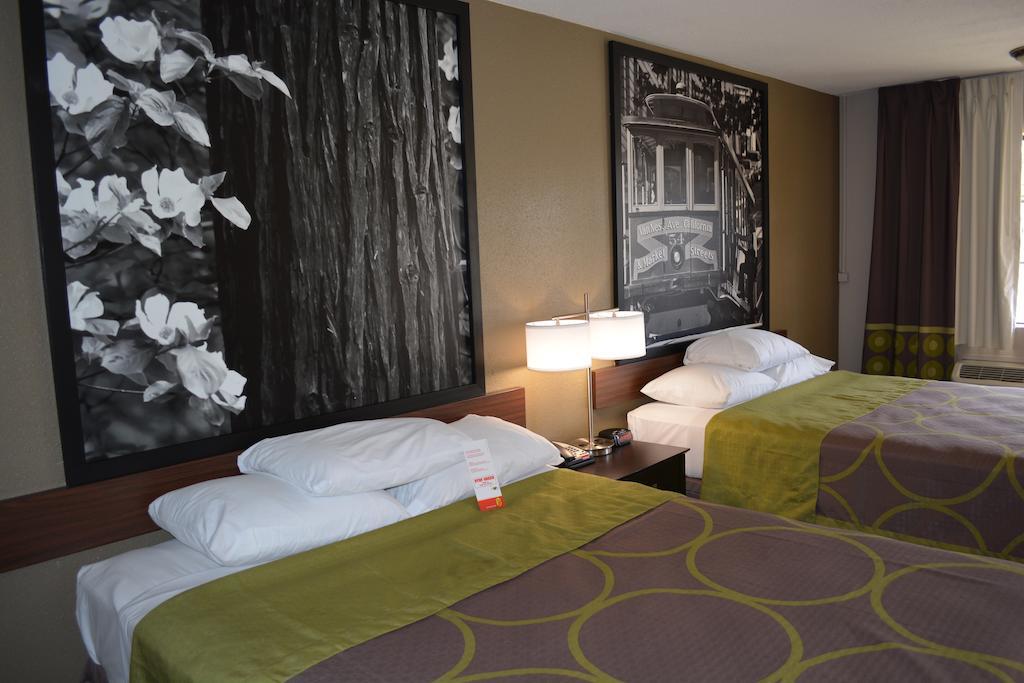 Super 8 By Wyndham Salinas Motel Bilik gambar